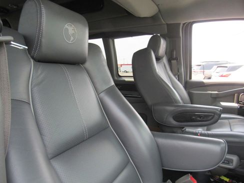 Used 2018 GMC Savana 2500 Extended w/ Enhanced Convenience Package image 3