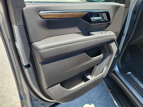 New 2026 Chevrolet Suburban High Country AWD/4WD image 21