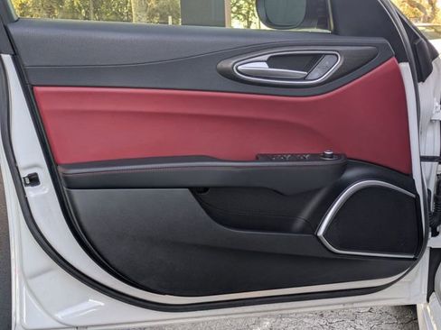 Used 2021 Alfa Romeo Giulia Ti w/ Nero Edizione image 9