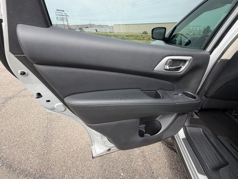 Used 2020 Nissan Pathfinder SV AWD/4WD image 19
