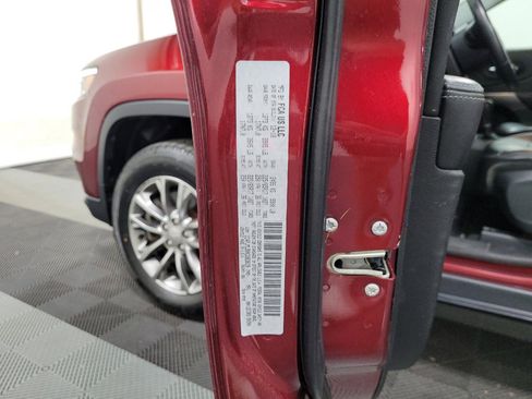 Used 2019 Jeep Cherokee Latitude Plus AWD/4WD image 33