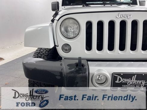 Used 2014 Jeep Wrangler Unlimited Sahara w/ Dual Top Group image 9