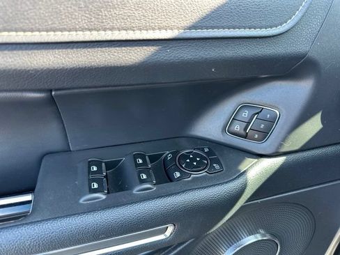 Used 2024 Ford Expedition XLT AWD/4WD image 4