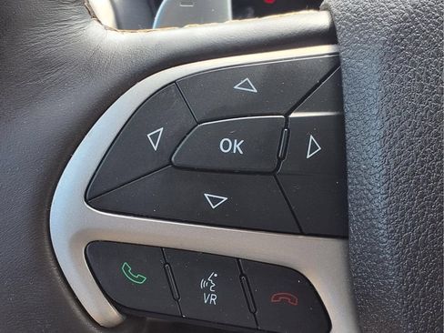 Used 2017 Jeep Grand Cherokee Overland w/ Jeep Active Safety Group RWD image 16