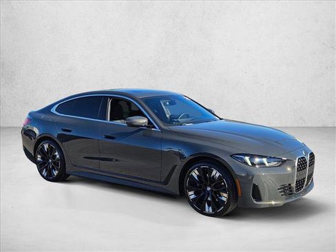 Used 2025 BMW 430i 430i w/ Driving Assistance Package image 3