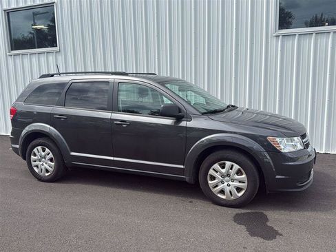 Used 2019 Dodge Journey SE FWD image 3