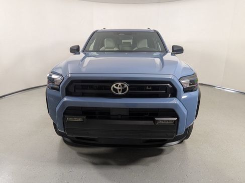Used 2025 Toyota 4Runner SR5 AWD/4WD image 2