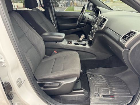 Used 2020 Jeep Grand Cherokee Laredo image 10