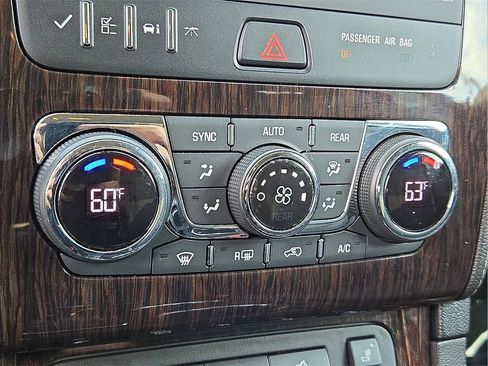 Used 2017 Chevrolet Traverse LT image 19