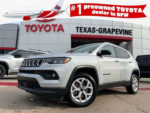 Used 2025 Jeep Compass Latitude image 1