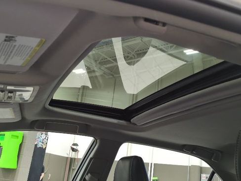 Used 2014 Toyota Camry SE w/ Leather Package image 9