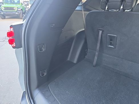 Used 2022 Chevrolet Traverse RS image 97