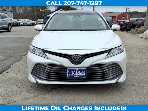 Used 2018 Toyota Camry image 2