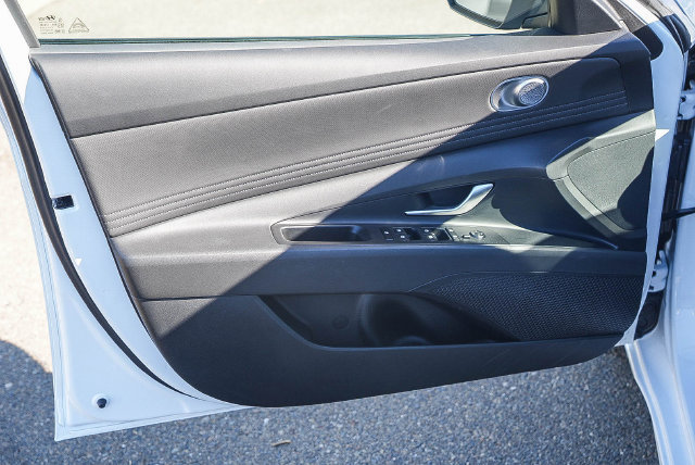 Certified 2025 Hyundai Elantra SEL FWD image 23