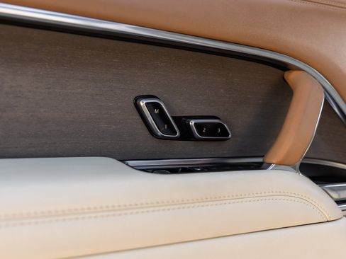 Used 2022 Land Rover Range Rover SV image 32