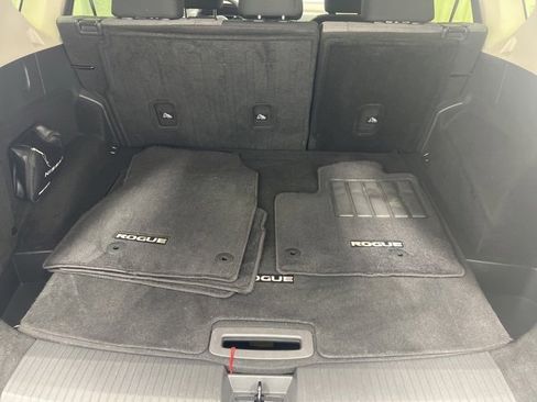 Used 2023 Nissan Rogue SV image 9