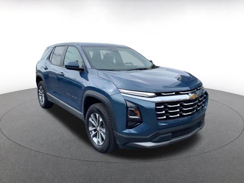 Used 2025 Chevrolet Equinox LT image 1