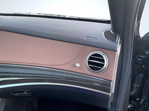 Used 2017 Mercedes-Benz S 550 Sedan image 17