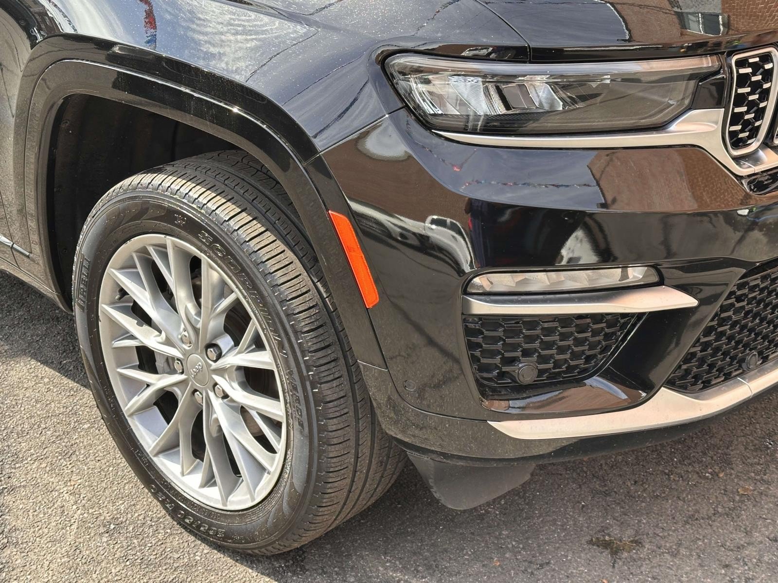 Used 2022 Jeep Grand Cherokee Summit w/ Adv Protech Group IV AWD/4WD image 10