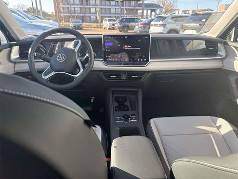 New 2026 Volkswagen Tiguan SE FWD image 14