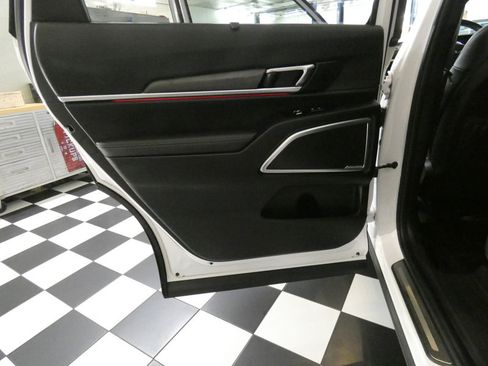Used 2024 Kia Telluride AWD image 30