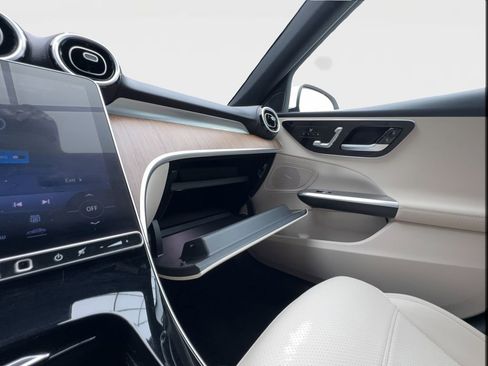 Used 2024 Mercedes-Benz C 300 4MATIC Sedan image 42