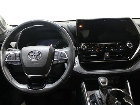 Used 2020 Toyota Highlander Limited image 13