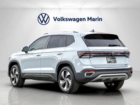 New 2026 Volkswagen Taos SE image 3