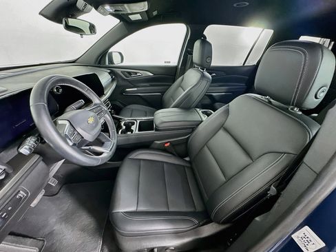 Used 2026 Chevrolet Traverse LT FWD image 13