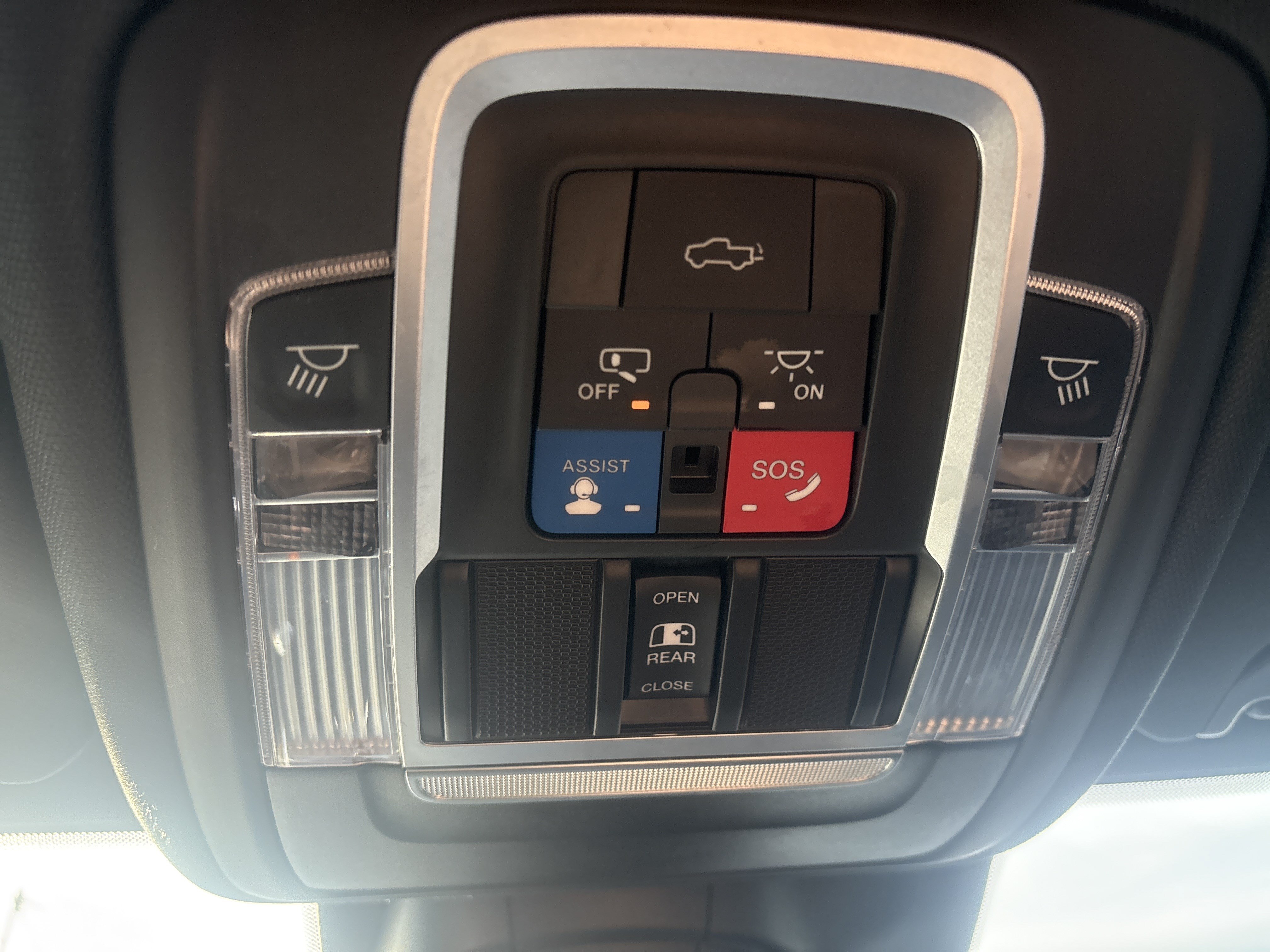 Used 2020 RAM 2500 Laramie w/ Night Edition AWD/4WD image 25