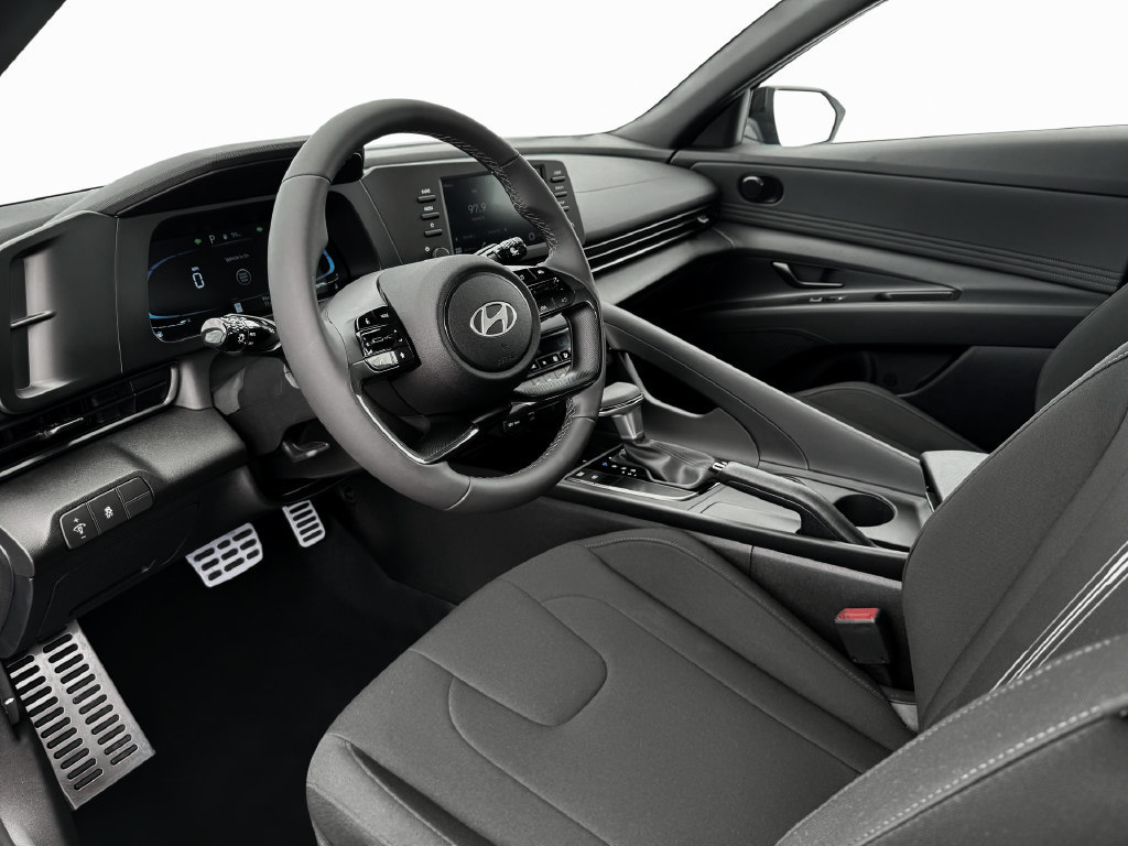 Used 2025 Hyundai Elantra Sport FWD image 16