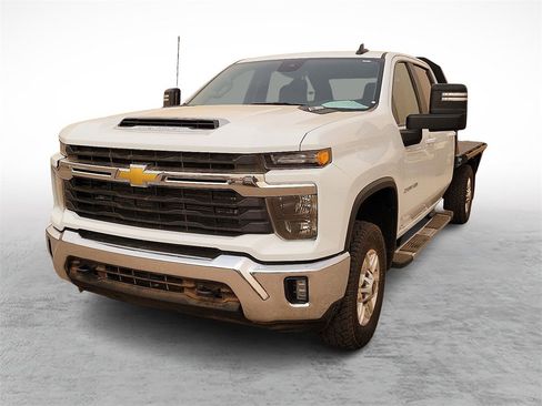 Used 2024 Chevrolet Silverado 2500 LT w/ Convenience Package image 4