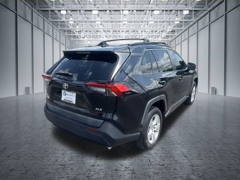 Used 2019 Toyota RAV4 XLE w/ Convenience Package FWD image 5