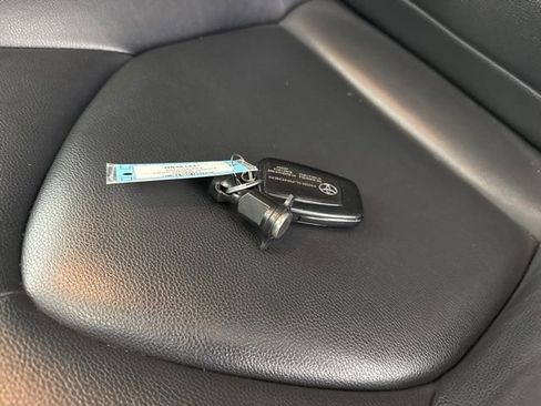 Used 2022 Toyota Highlander XLE AWD/4WD image 36