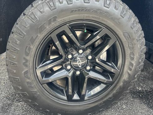 Used 2022 Chevrolet Silverado 1500 Custom Trail Boss AWD/4WD image 6