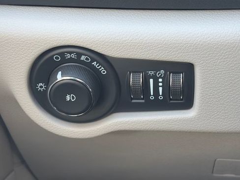 Used 2022 Chrysler Pacifica Touring-L FWD image 58