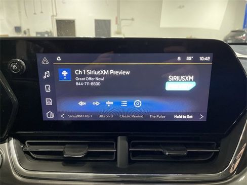 Used 2025 Chevrolet Trax ACTIV w/ Sunroof Package image 16