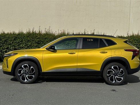 Certified 2025 Chevrolet Trax RS w/ Driver Confidence Package image 12