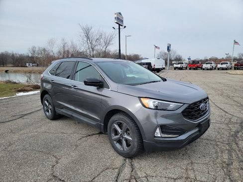 Used 2022 Ford Edge SEL w/ Sport Appearance Package image 3