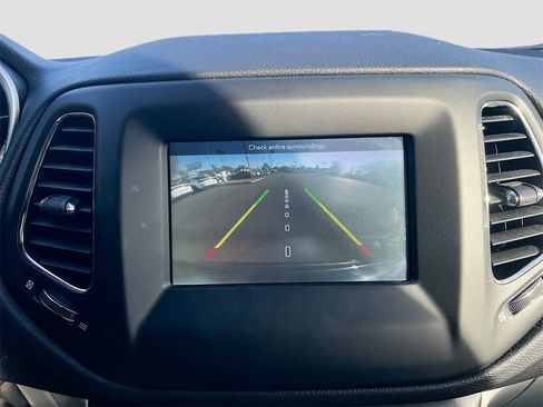 Used 2020 Jeep Compass Latitude image 13