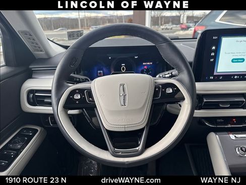 Used 2025 Lincoln Aviator AWD image 26
