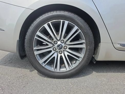 Used 2014 Kia Cadenza Premium w/ Luxury Package FWD image 12