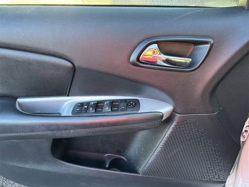 Used 2020 Dodge Journey SE w/ SE Popular Equipment Group image 9