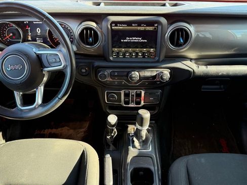 Used 2019 Jeep Wrangler Unlimited Sahara w/ Uconnect 4C Nav & Sound Group image 10