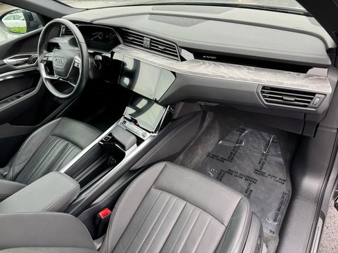 Used 2022 Audi e-tron Premium Plus w/ Premium Plus Package image 23