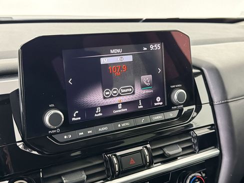 Used 2024 Nissan Pathfinder SV FWD image 29