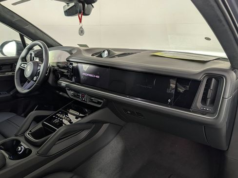 New 2026 Porsche Cayenne Turbo AWD/4WD image 19