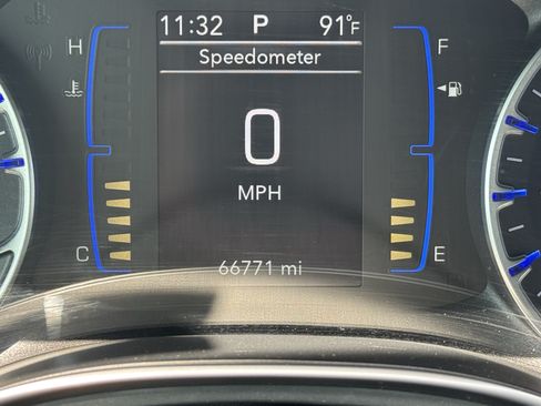 Used 2019 Chrysler Pacifica Touring-L w/ S Appearance Package FWD image 12