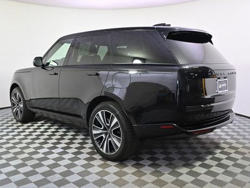 Used 2025 Land Rover Range Rover SE AWD/4WD image 3
