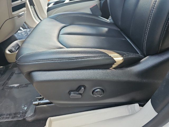 Used 2023 Chrysler Pacifica Touring-L FWD image 25